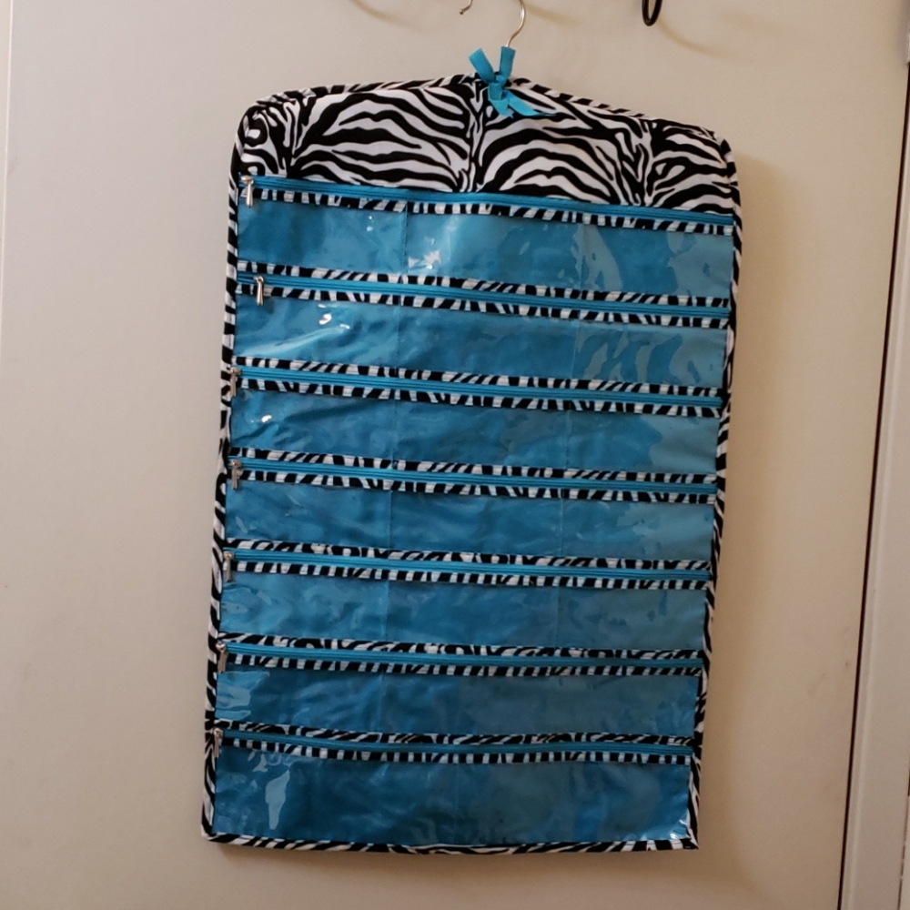 Hanging Home or Travel Bag.